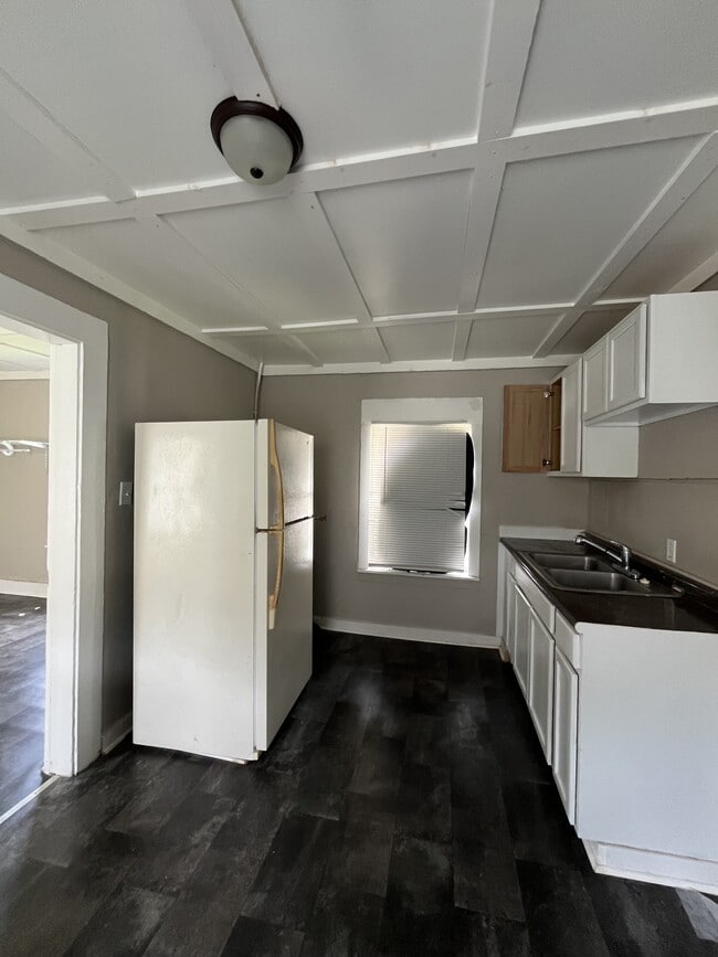 Photo - 209 Haywood St