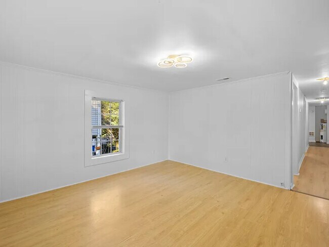 Photo - 532 E Iredell Ave Unidad A Rental