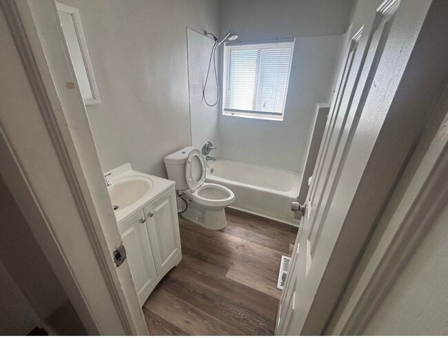 Photo - 523 Weston St