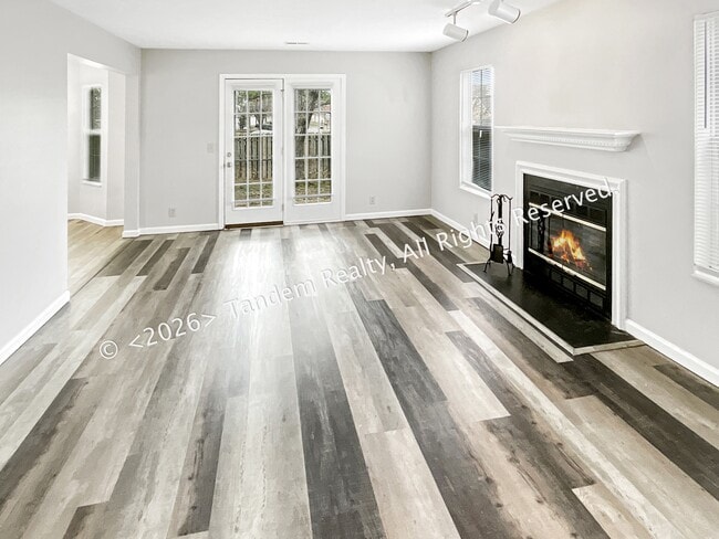 Photo - 512 Selsey Ct S