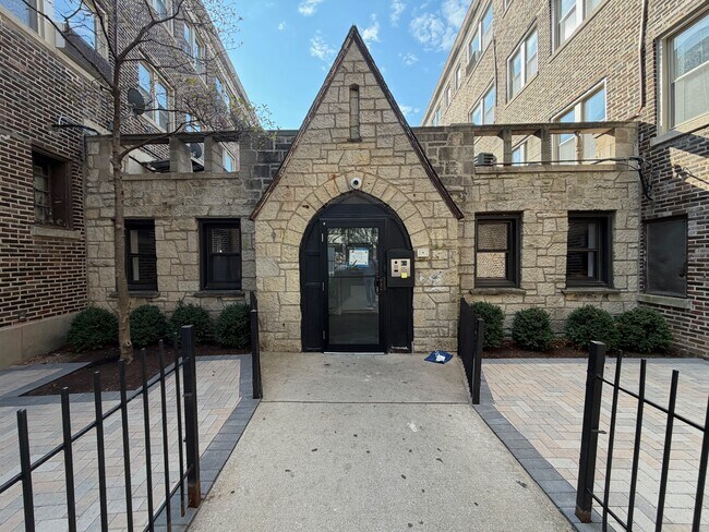 Photo - 5647 N Ashland Ave