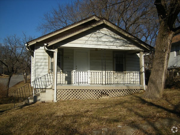 Building Photo - Great 3 bedroom house