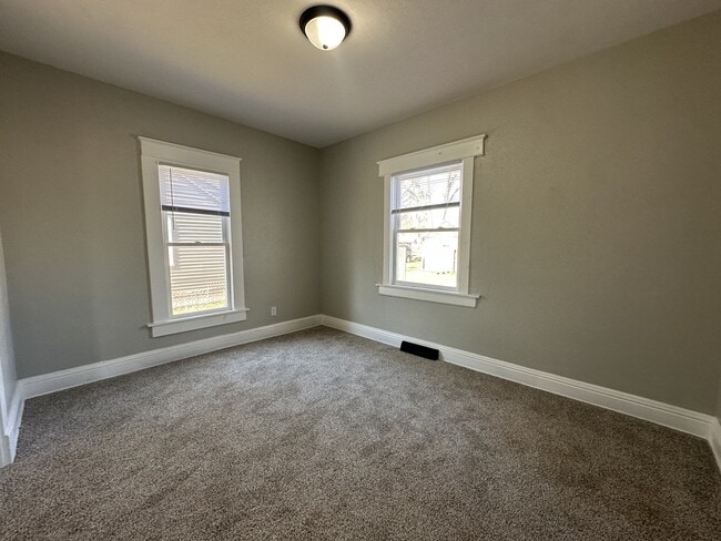 Photo - 1105 Queen St