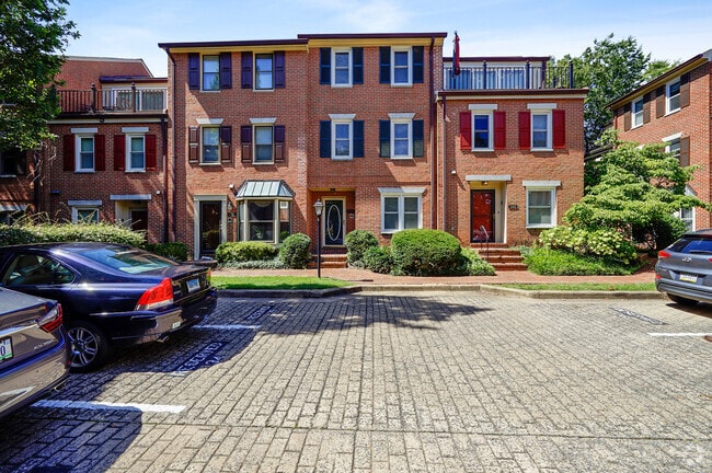 Spacious 3BR Townhouse near Ballston Metro - 1140 N Taylor St Rental