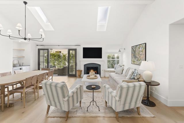 Photo - 210 Estrella St