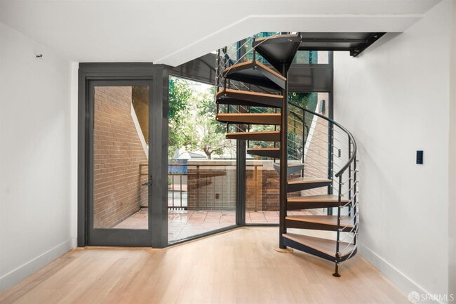 Photo - 101 Lombard St