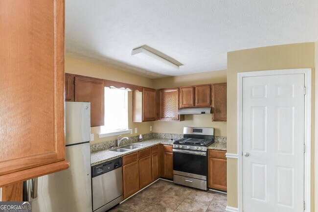 Photo - 595 Deering Dr