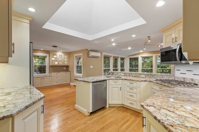 14 Steele St