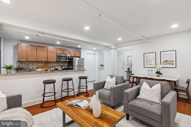 Photo - 2031 Locust St Unidad C100