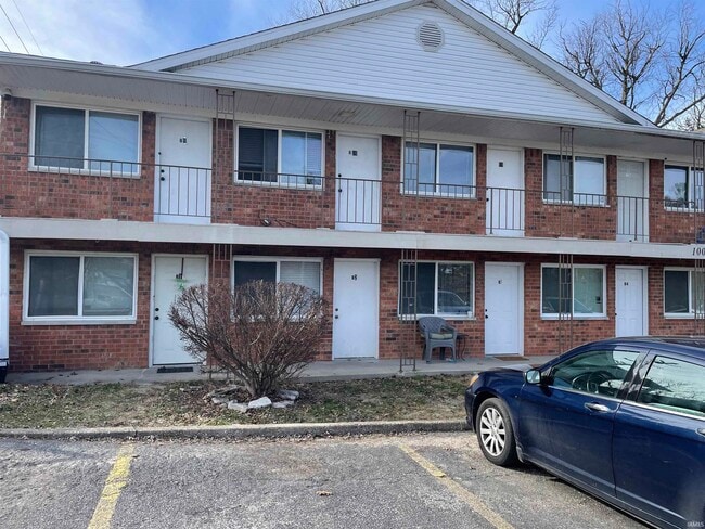 Building Photo - 1005 N Rogers St Unit B-15
