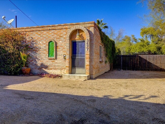 3 Bedroom 2 Bathroom - 3 Bedroom 2 Bathroom House