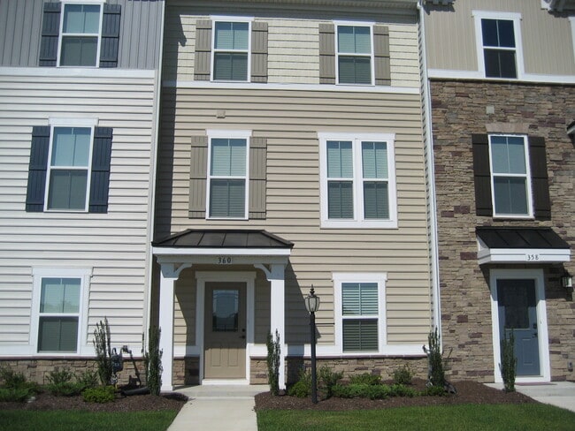 Building Photo - 360 Spring Hill Pl