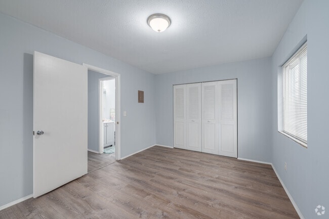 Unit 7 - 625SF - Bedroom