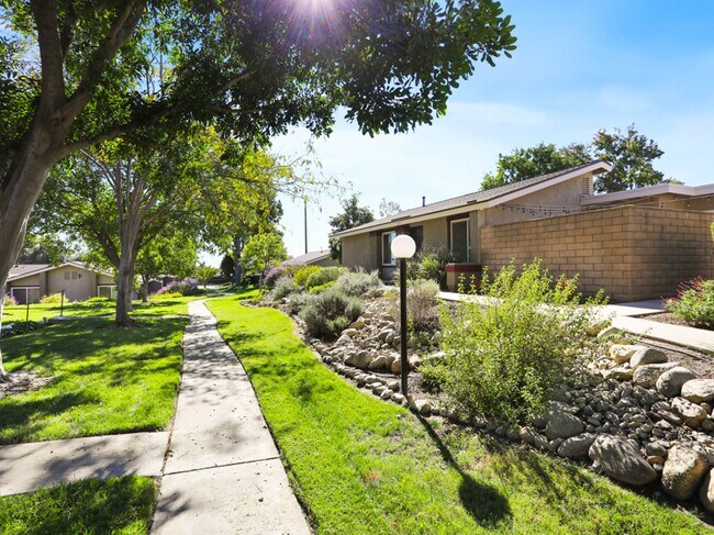 Photo - 1619 Carmel Cir W