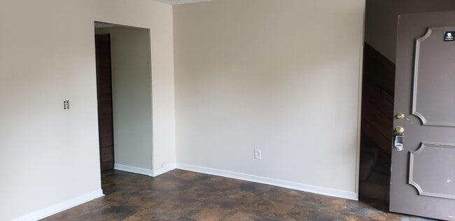 Photo - $995 - 2/1.5 - Fresh Unfurnished - Move in...