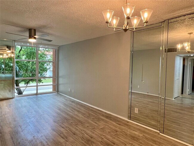 Photo - 210 172nd St Unidad 225