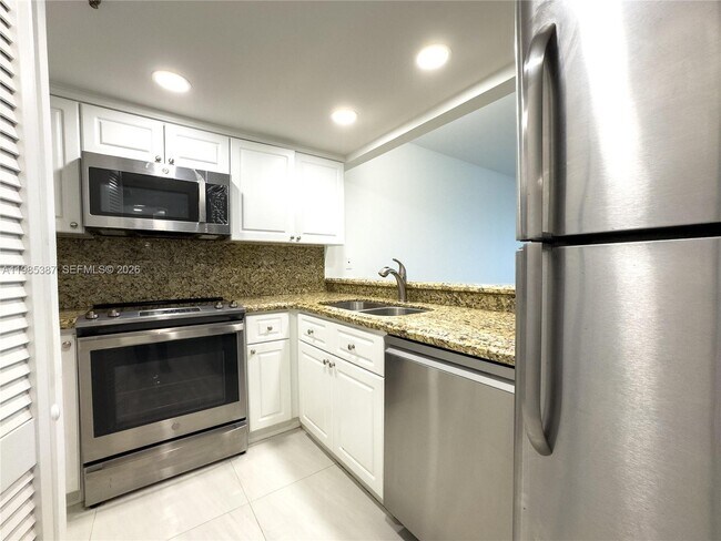 Photo - 540 Brickell Key Dr Unit 416
