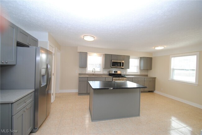 Photo - 26650 Detroit Rd