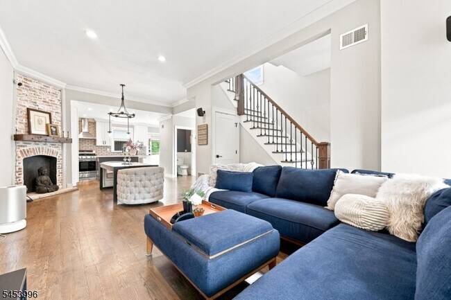 Photo - 64 Montague Pl