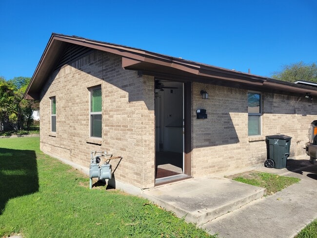 Building Photo - 1605 N W S Young Dr Unit B