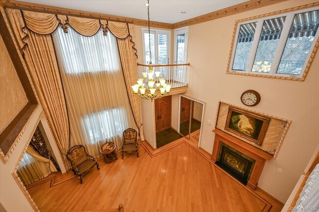 Photo - 77-16 Kew Forest Ln