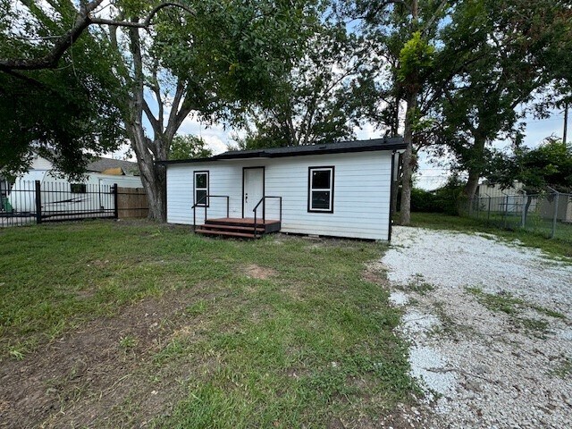 Building Photo - 10103 Alfred Ln Rental