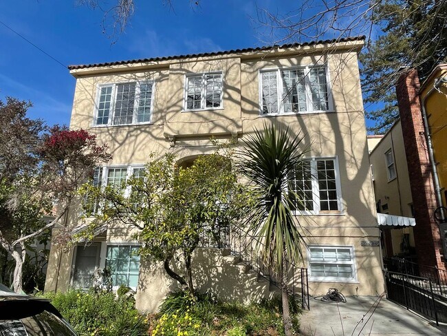 Building Photo - North side, quiet and spacious one bedroom is walking distance to the north side of the UC Berkel... Unit Apt 2423