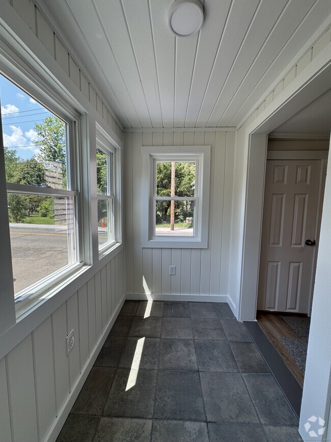 Building Photo - 523 Leetes Island Rd Rental