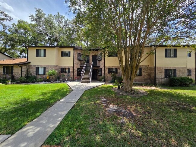 Building Photo - 1746 Foxhall Cir Unit 1746