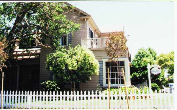 Wisteria Manor - Wisteria Manor Apartments
