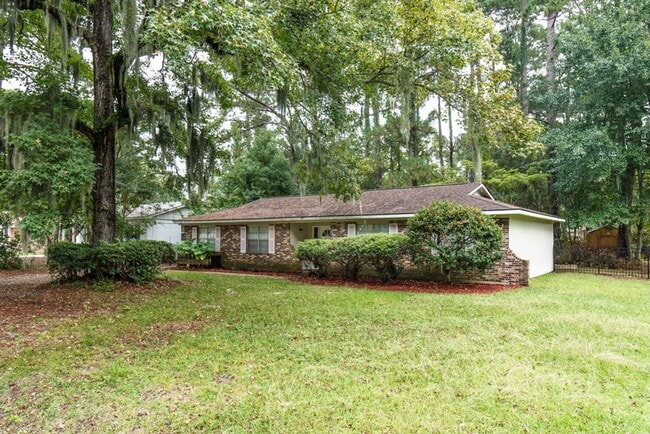 Photo - Beautiful 4 bedroom in the heart of Mossy ...