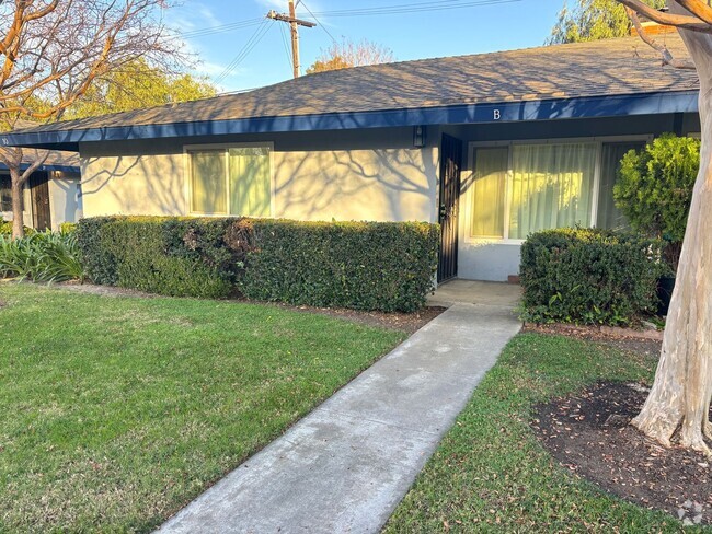 Building Photo - Rarely Available Santa Ana Single Story Ne... Rental