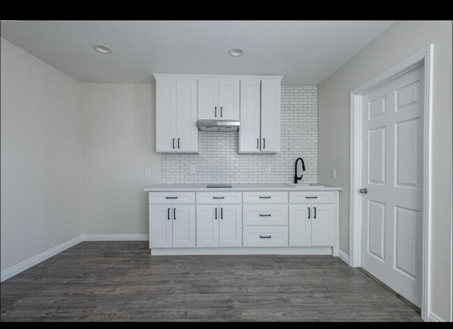 Photo - 19205 Lemay St