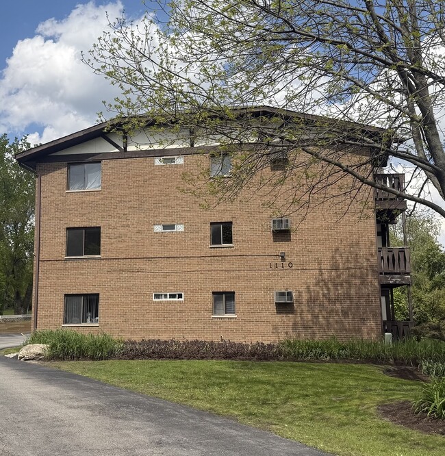 Building Photo - 1110 Chalet Dr Unit 201