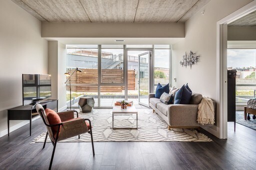 Photo - 1833 N Leavitt St Unidad 212