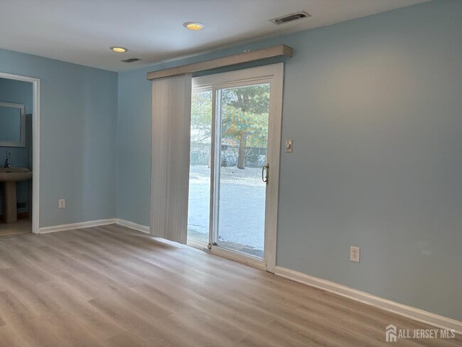 Photo - 31 Tall Oaks Dr