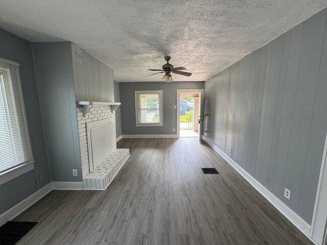 Photo - Near Southeast 3 Bed 1 Bath