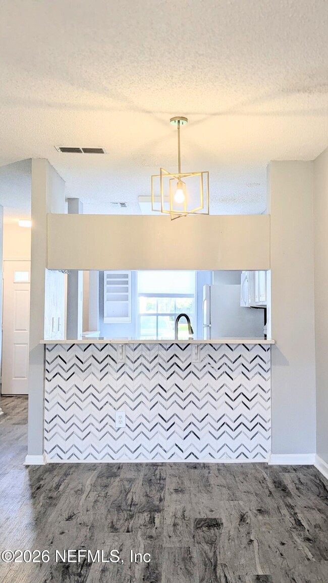 Building Photo - 12311 Kensington Lakes Dr Unit 2504
