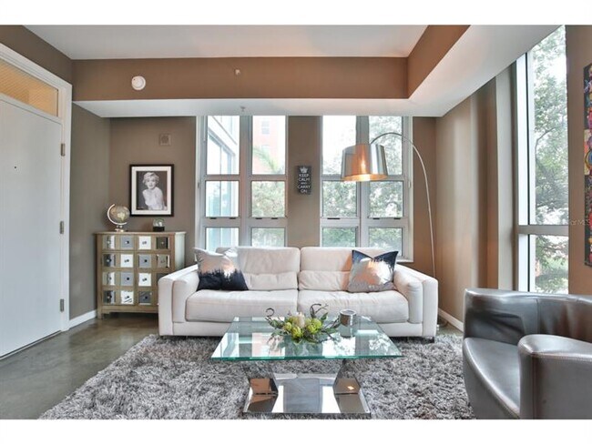 Photo - 1350 Main St Unidad 204