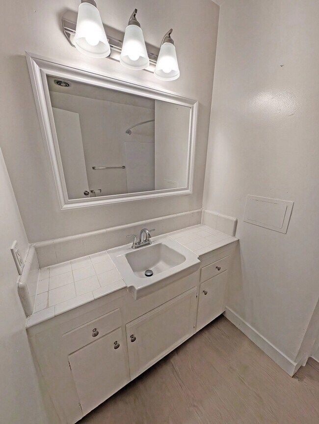 Photo - 225 Montana Ave Unidad 306