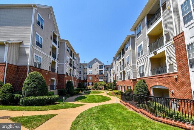 Building Photo - 4850 Eisenhower Ave Unit 227 Rental