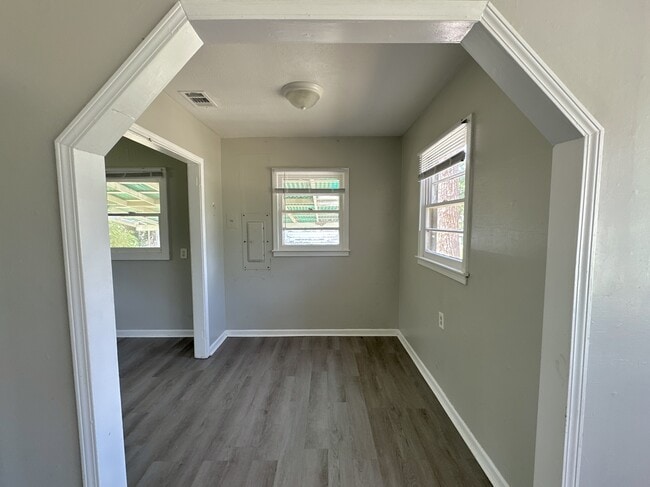 Photo - 803 Lausanne Dr