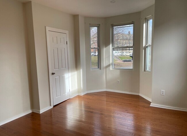 Photo - 75 Putnam St Unit 1