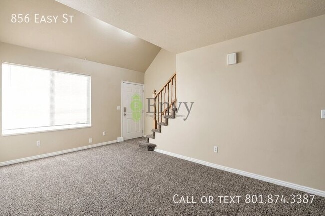 Photo - 856 Easy St