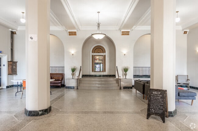 Lobby - Commonwealth