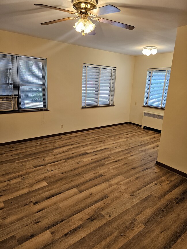 Building Photo - 254 Senator Pl