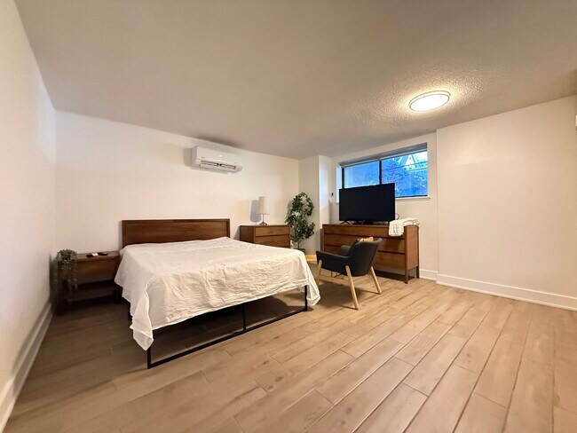 Photo - 102-160 Dowling Avenue Toronto Ontario M6K 3A6 Unité Studio
