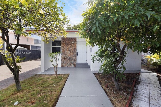 Building Photo - 28 NW 34th Terrace Unit 28