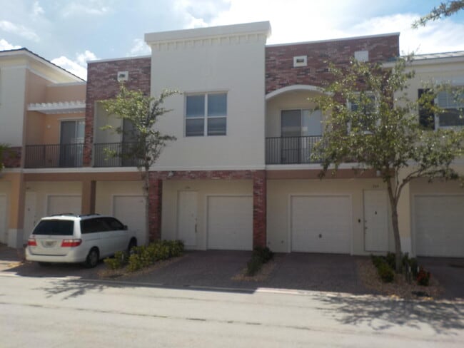 Building Photo - 10440 SW Stephanie Way Unit 4204 Rental