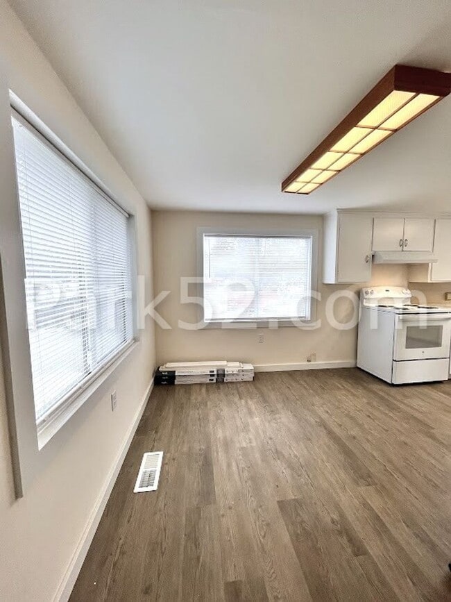 Photo - Small Pet Friendly - 2 Bedroom Single Fami...